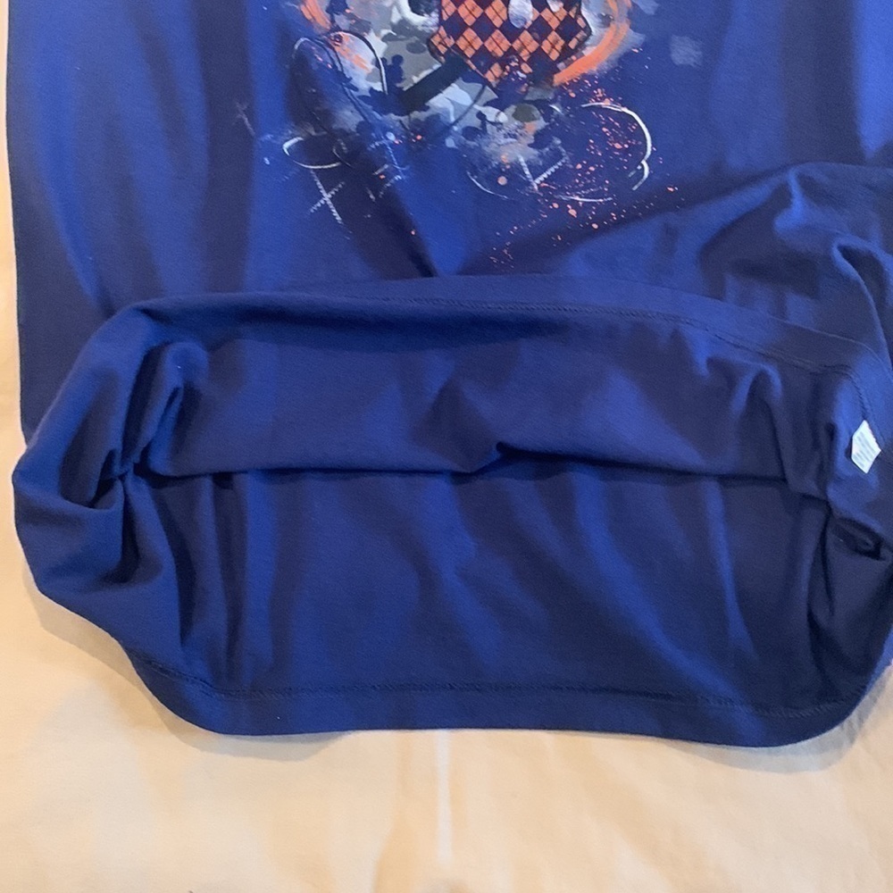 NWOT Disney Micky Mouse T-Shirt Size Medium - Picture 9 of 14